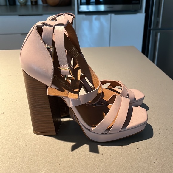 L’Intervalle pink heeled sandals - Picture 2 of 2